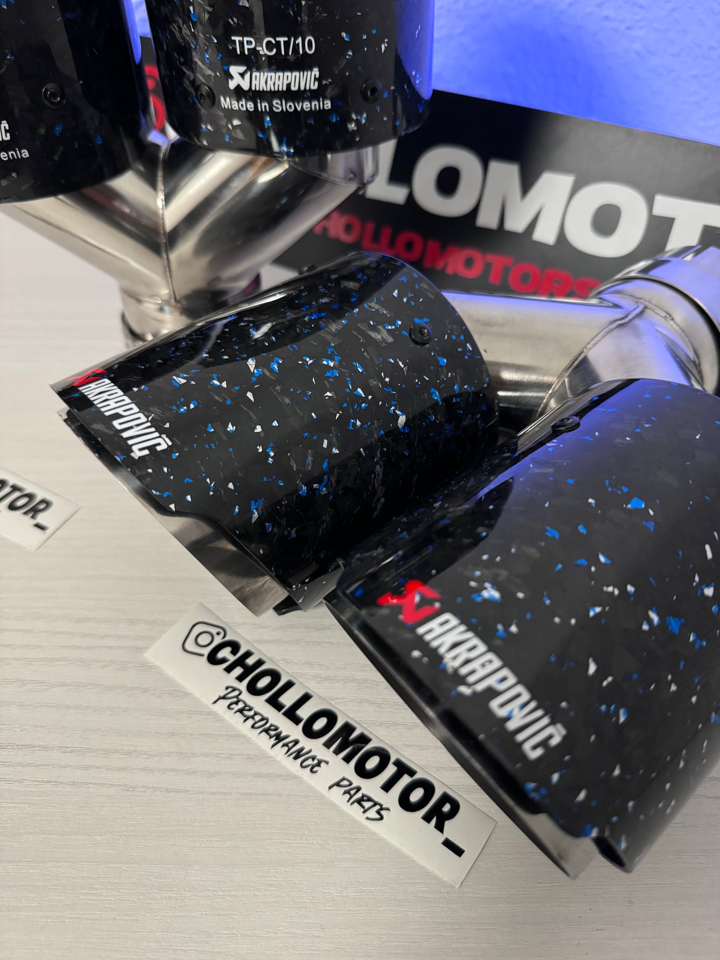 Colas escape dobles Carbono Forjado Azul