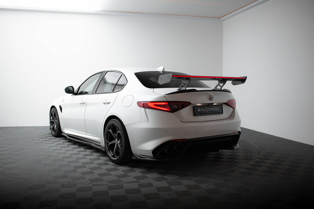 Aleron Carbono con led Maxton Alfa Romeo Giulia Quadrifoglio 2016 -