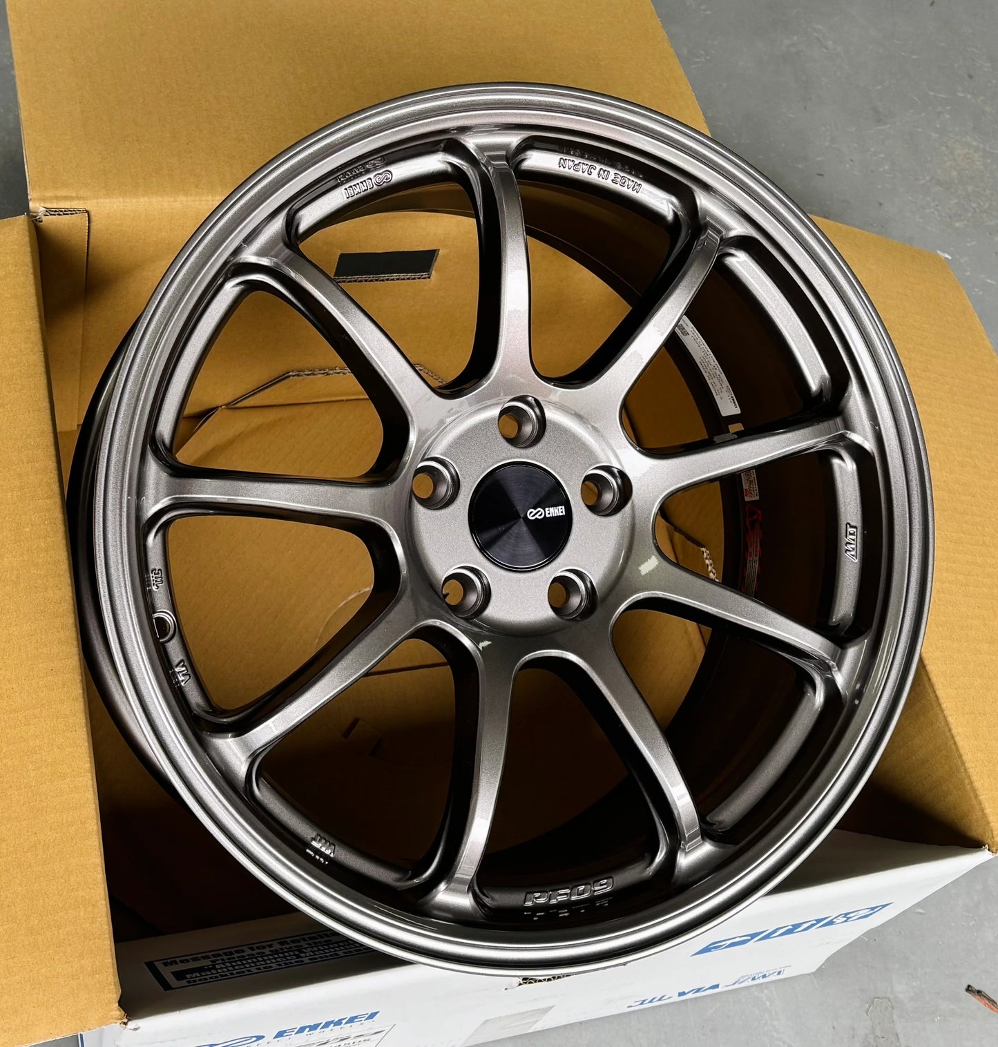 Llanta Enkei PF09 18x8 - 5x114.3 ET45 - Dark Silver