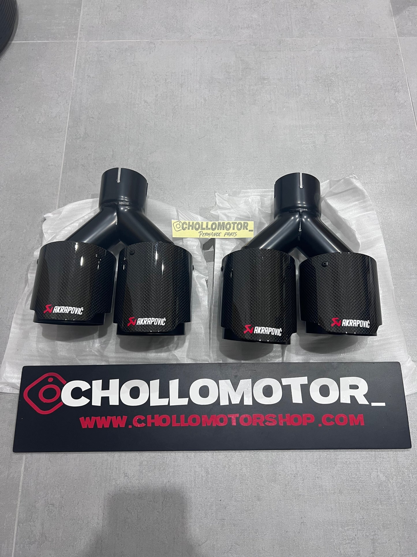 Colas escape doble negras escalonadas