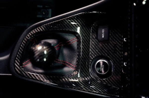 Cubierta consola central carbono TOM’S para Toyota GR Yaris Gen1