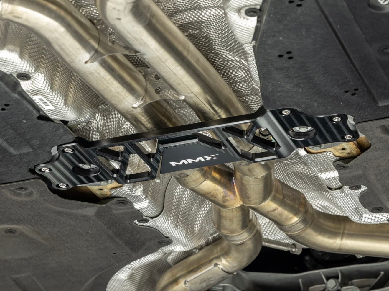Barra de refuerzo inferior central MMX para BMW M2 G87