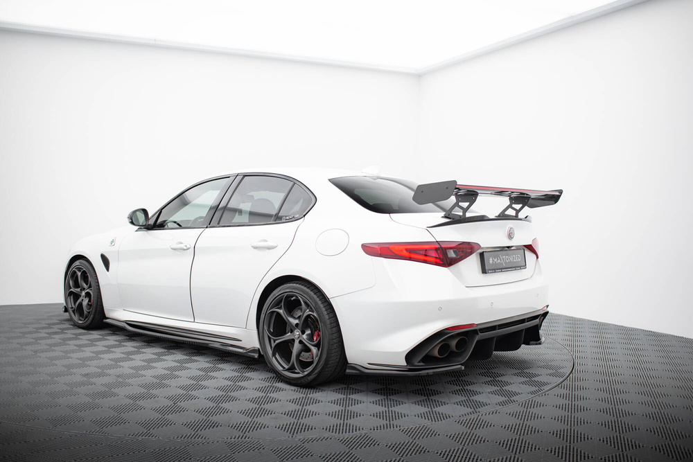 Aleron Carbono con led Maxton Alfa Romeo Giulia Quadrifoglio 2016 -