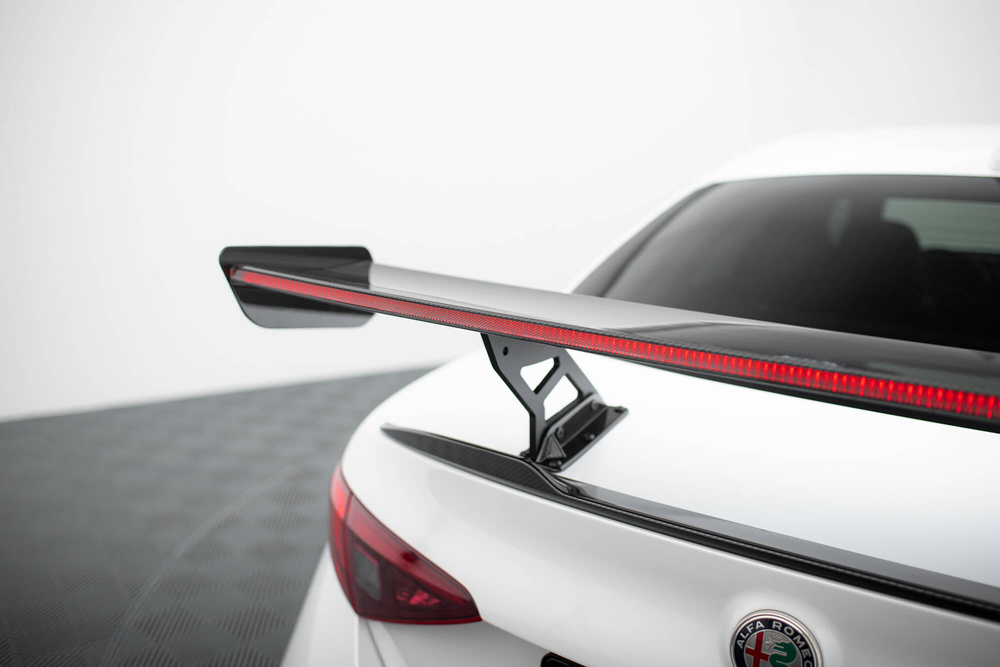 Aleron Carbono con led Maxton Alfa Romeo Giulia Quadrifoglio 2016 -