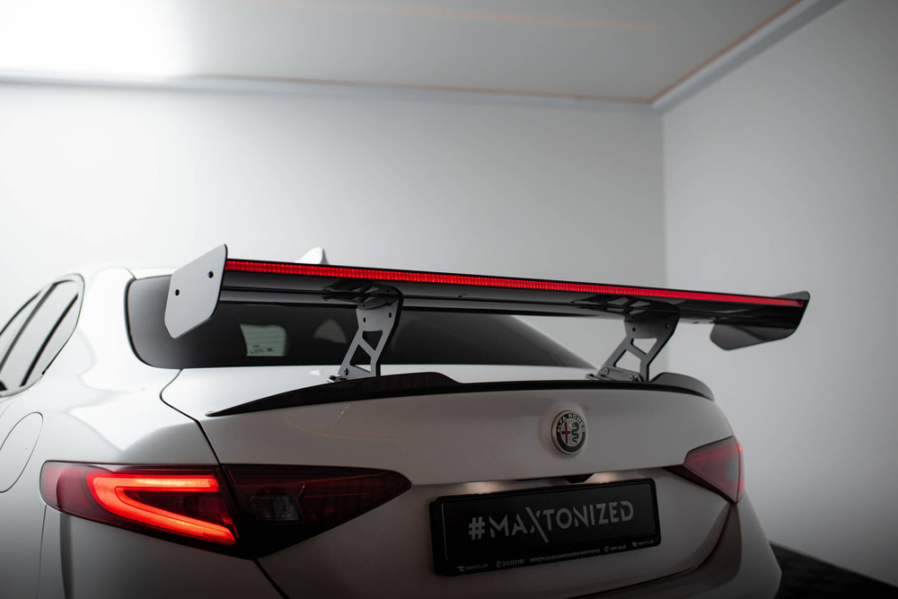 Aleron Carbono con led Maxton Alfa Romeo Giulia Quadrifoglio 2016 -