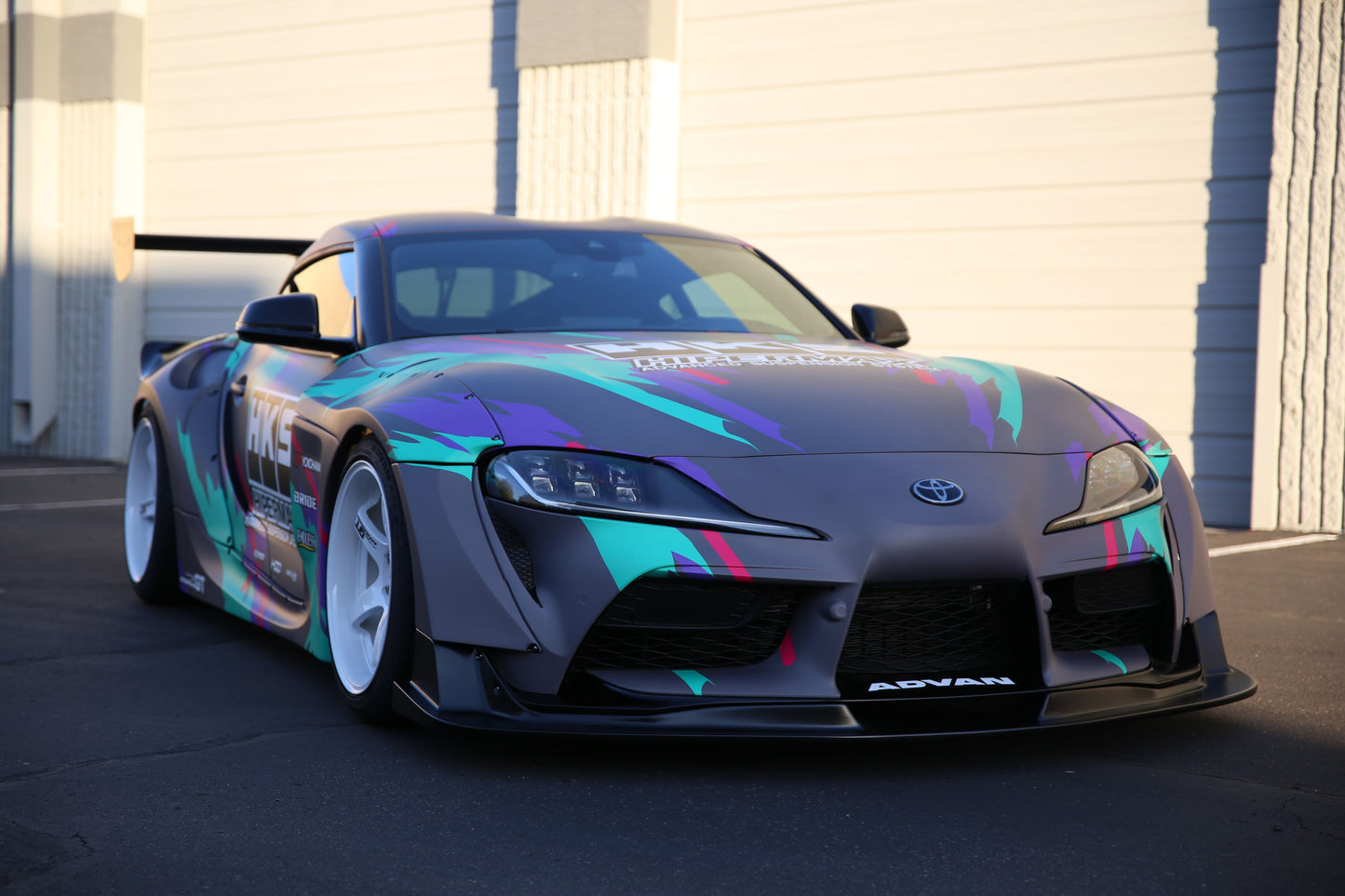 Wide Body kit HKS Toyota Supra Mk5 a90 con alerón