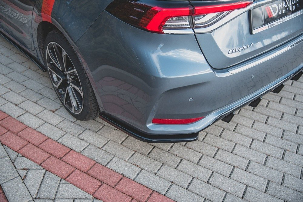 Añadido lateral difusor Maxton Toyota Corolla XII Sedan 2019 - 2023