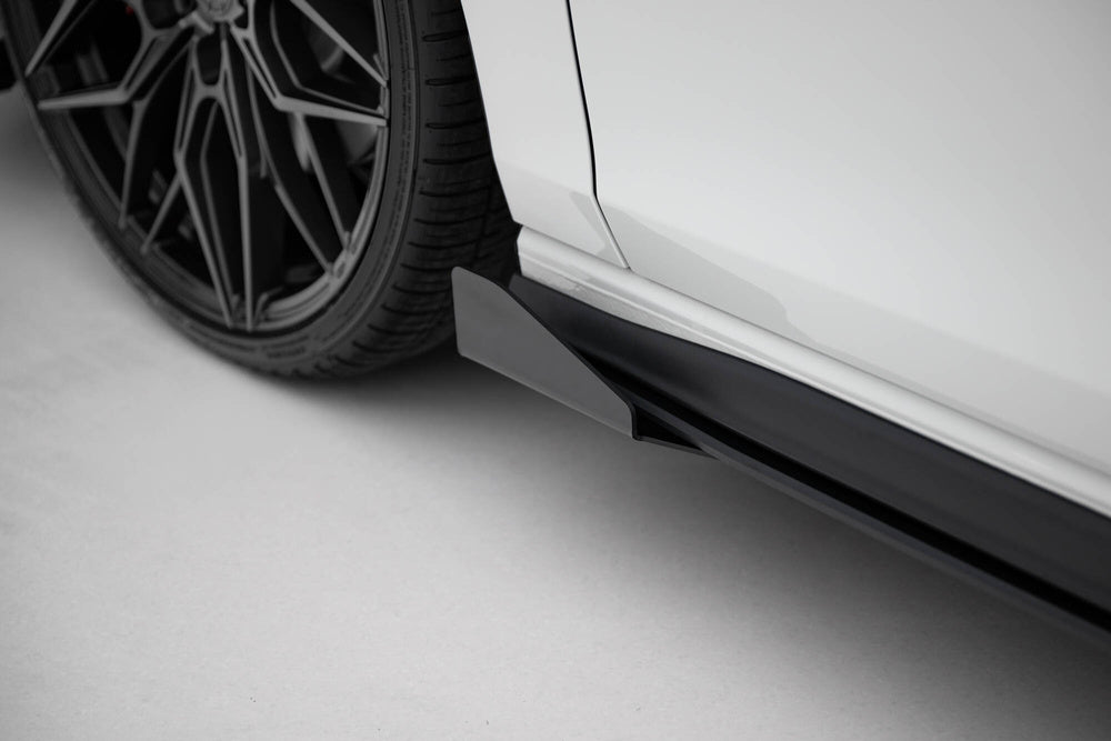 Taloneras Maxton Pro + flaps Golf Mk8 GTI / GTE / GTI Clubsport / GTD / R-Line  2020-