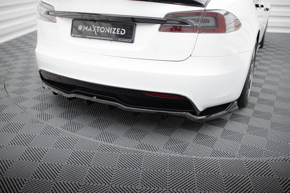 Añadido difusor Maxton V1 Tesla Model S Plaid 2021 -
