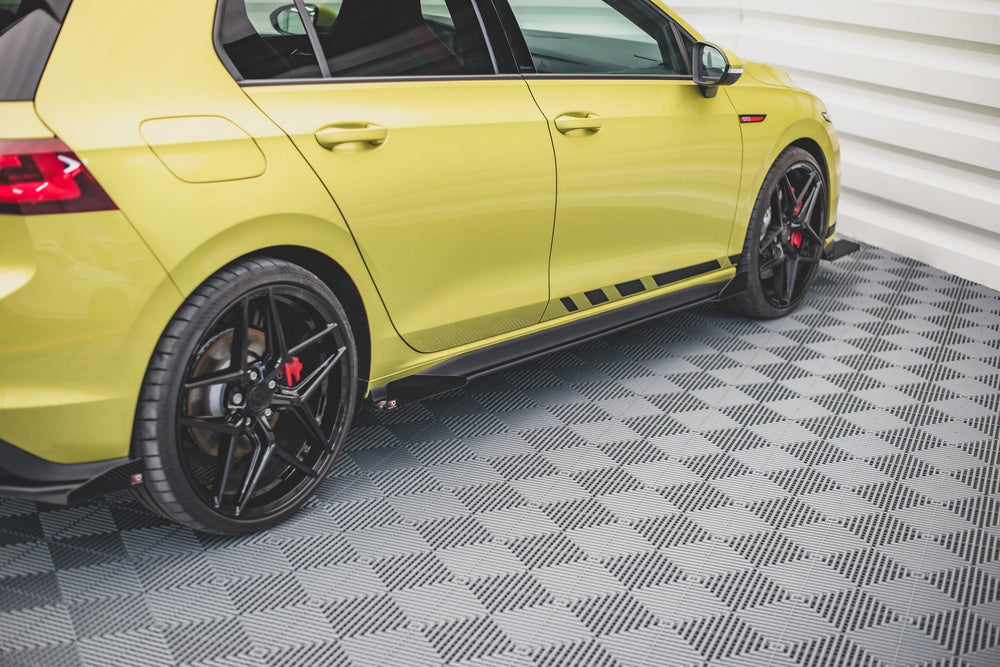 Taloneras Maxton Pro + flaps Golf Mk8 GTI / GTE / GTI Clubsport / GTD / R-Line  2020-