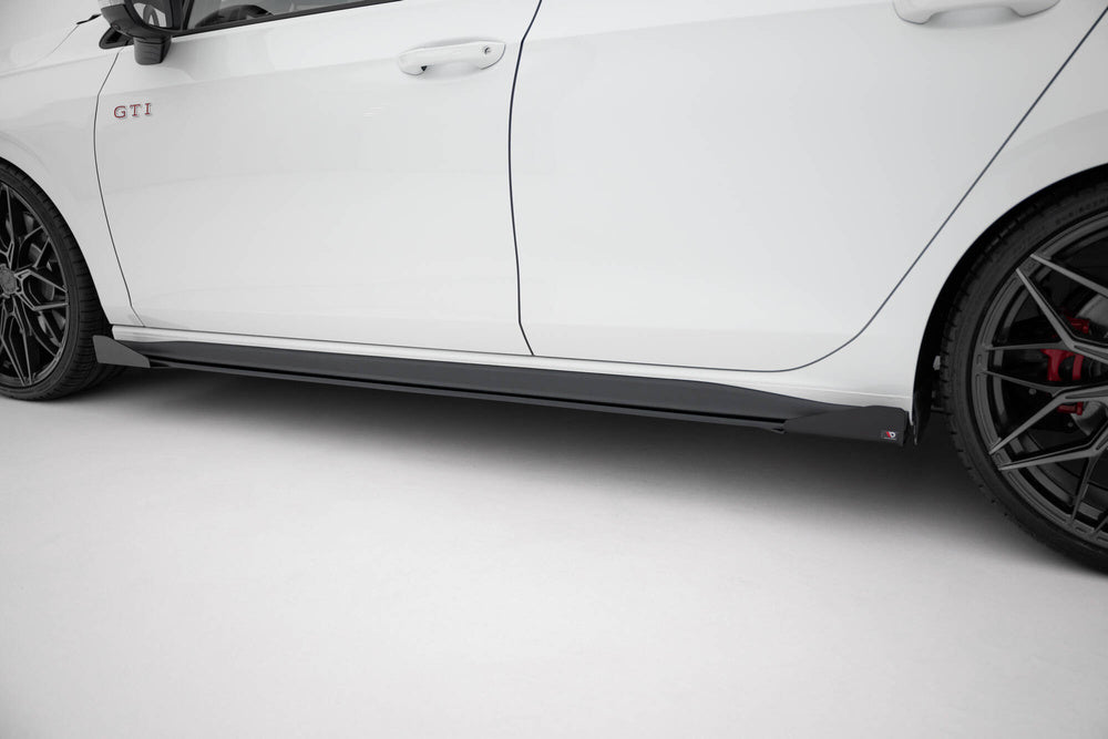 Taloneras Maxton Pro + flaps Golf Mk8 GTI / GTE / GTI Clubsport / GTD / R-Line  2020-