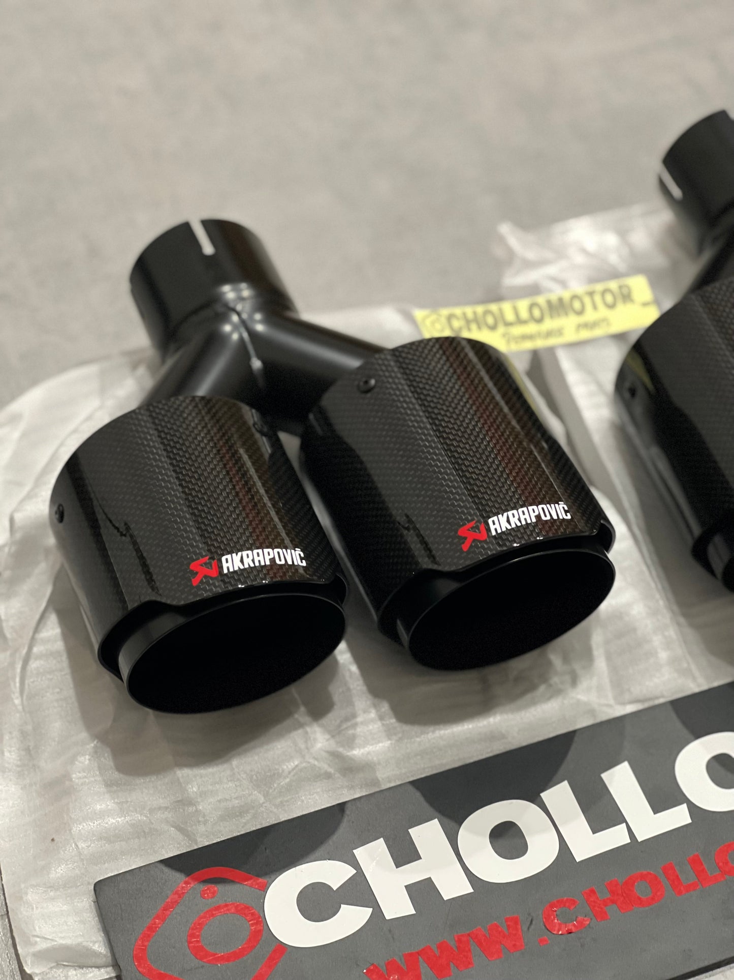 Colas escape dobles escalonadas full black carbono brillo