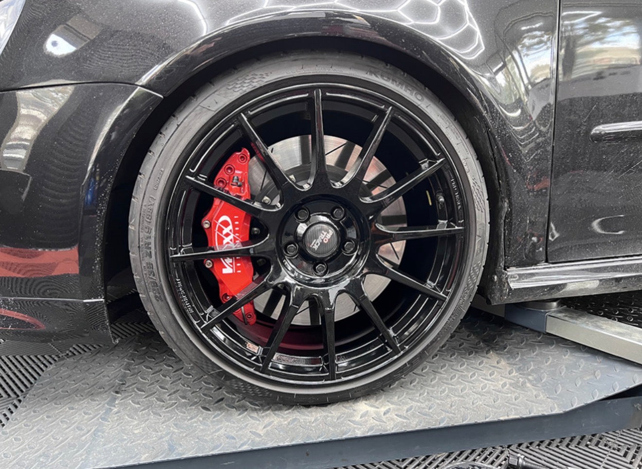 Kit frenos delanteros V-MAXX 355mm 6 pistones para Golf 5 GTI / Golf 6 R / Leon 2 Cupra / S3 8P / TT Mk2