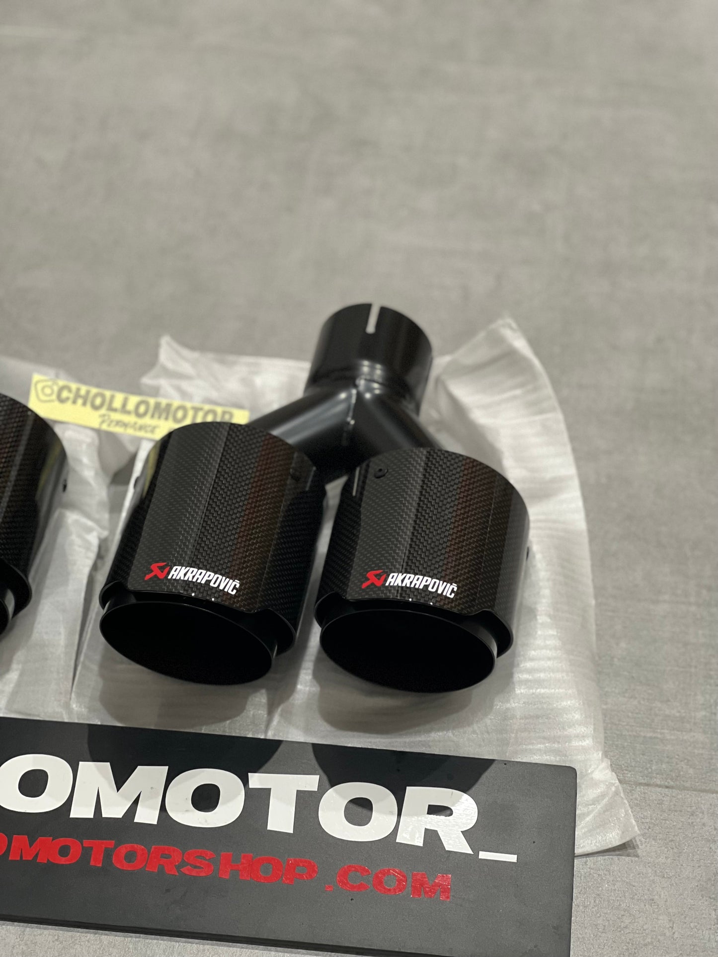 Colas escape dobles escalonadas full black carbono brillo