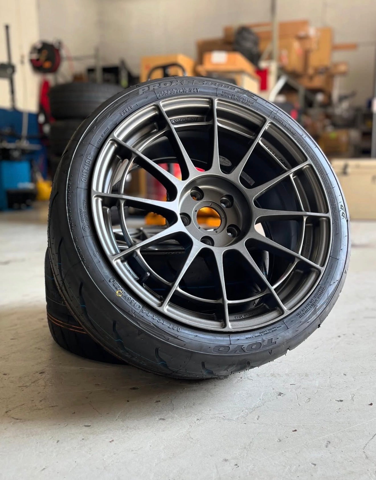 Llanta Enkei NT03RR 18x8.5 - 5x100 ET42 - Gunmetal