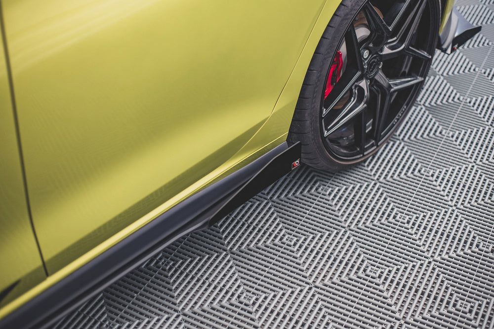 Taloneras Maxton Pro + flaps Golf Mk8 GTI / GTE / GTI Clubsport / GTD / R-Line  2020-